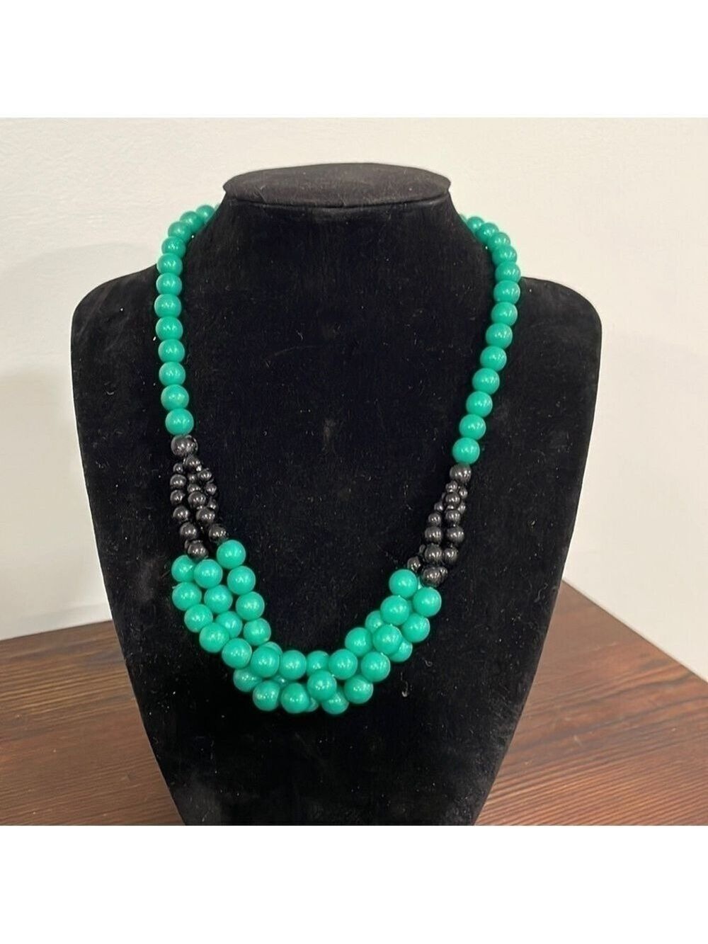 Green and Black Twisted Strand Beaded Collar Vintage Necklace